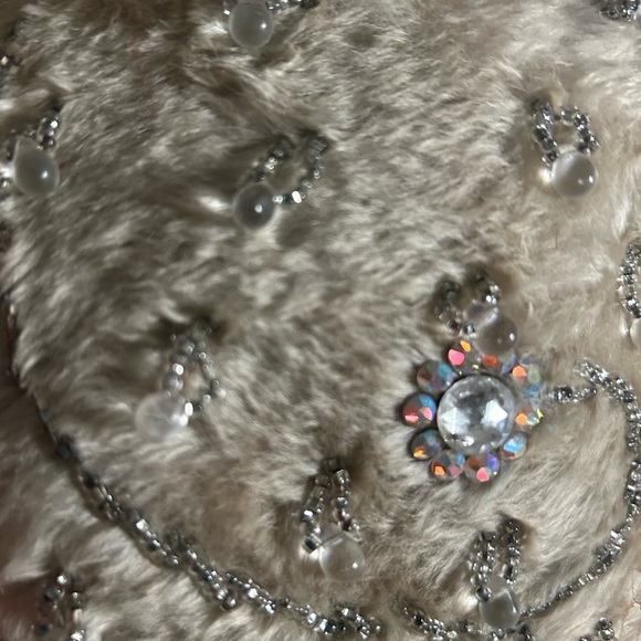 Vintage Winter White Embellished Fur Caplet Hat main image 13